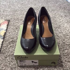 Clarks Women's Black Leather Pumps